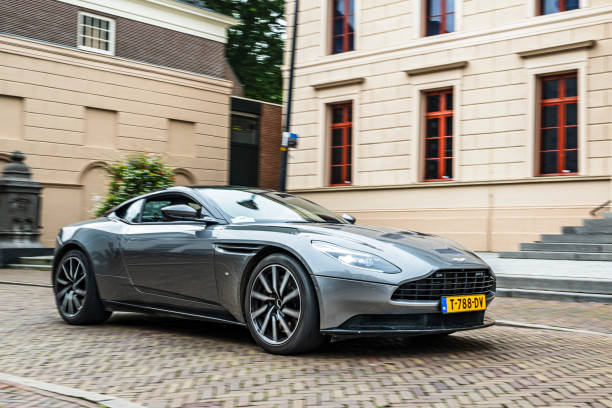 Aston Martin DB11 Gris